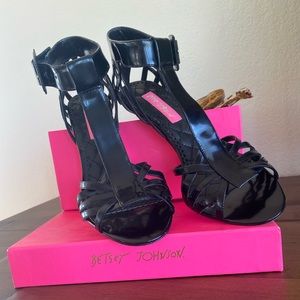 Betsey Johnson Designer shoes black size 8